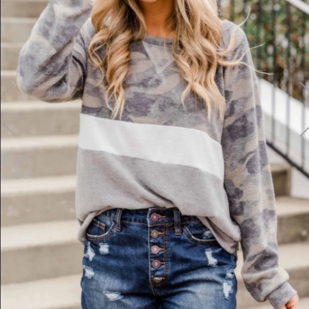 Pink lily Camo colorblock pullover